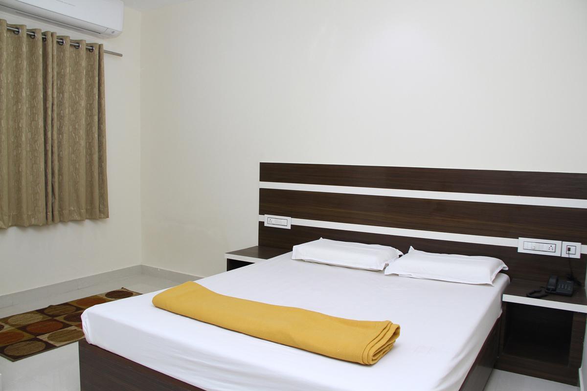 Mp Residency Hotel Kumbakonam Bagian luar foto
