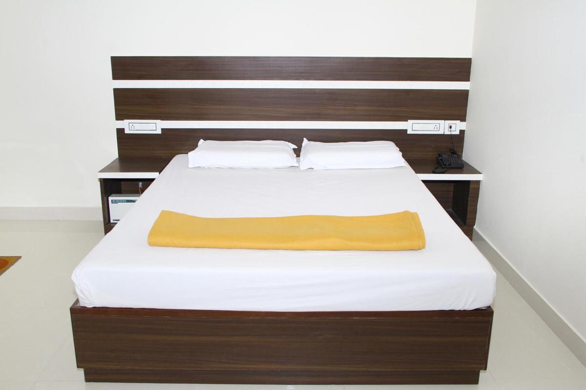 Mp Residency Hotel Kumbakonam Bagian luar foto