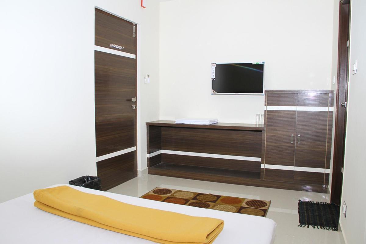 Mp Residency Hotel Kumbakonam Bagian luar foto