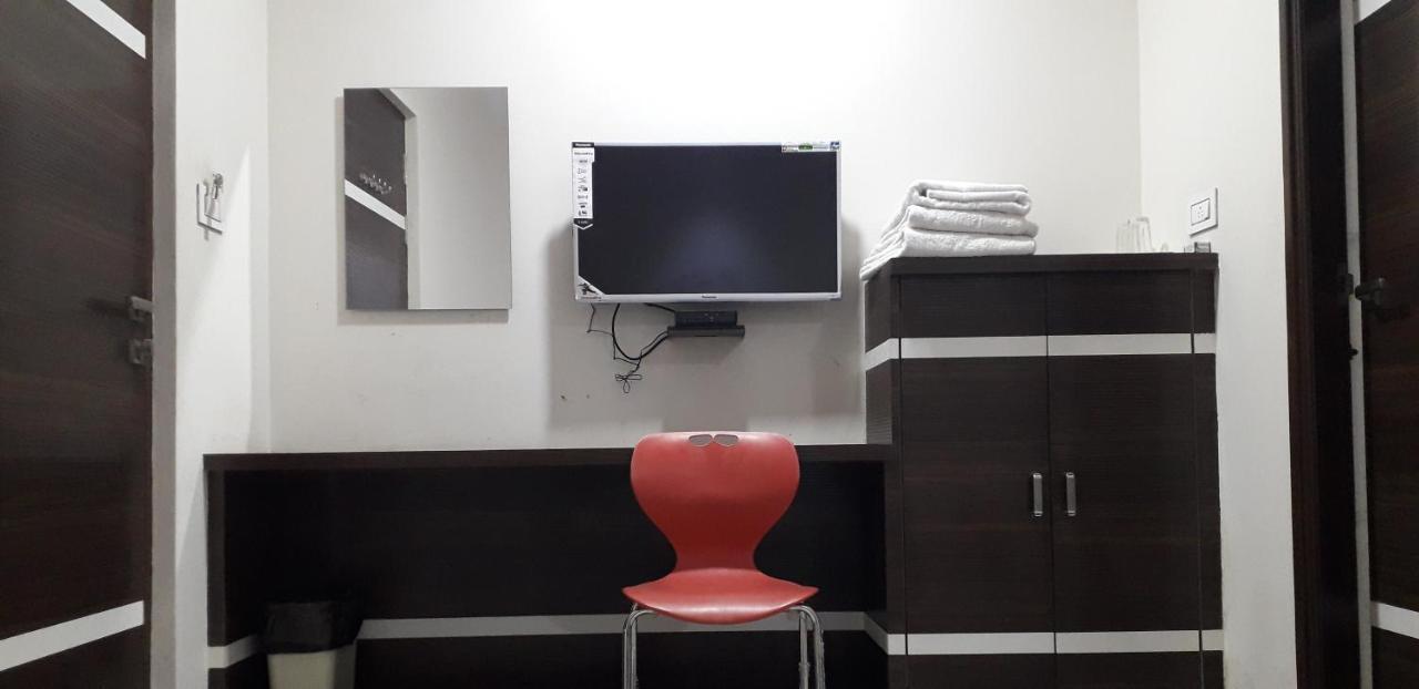 Mp Residency Hotel Kumbakonam Bagian luar foto