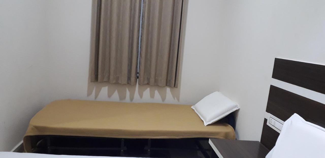 Mp Residency Hotel Kumbakonam Bagian luar foto